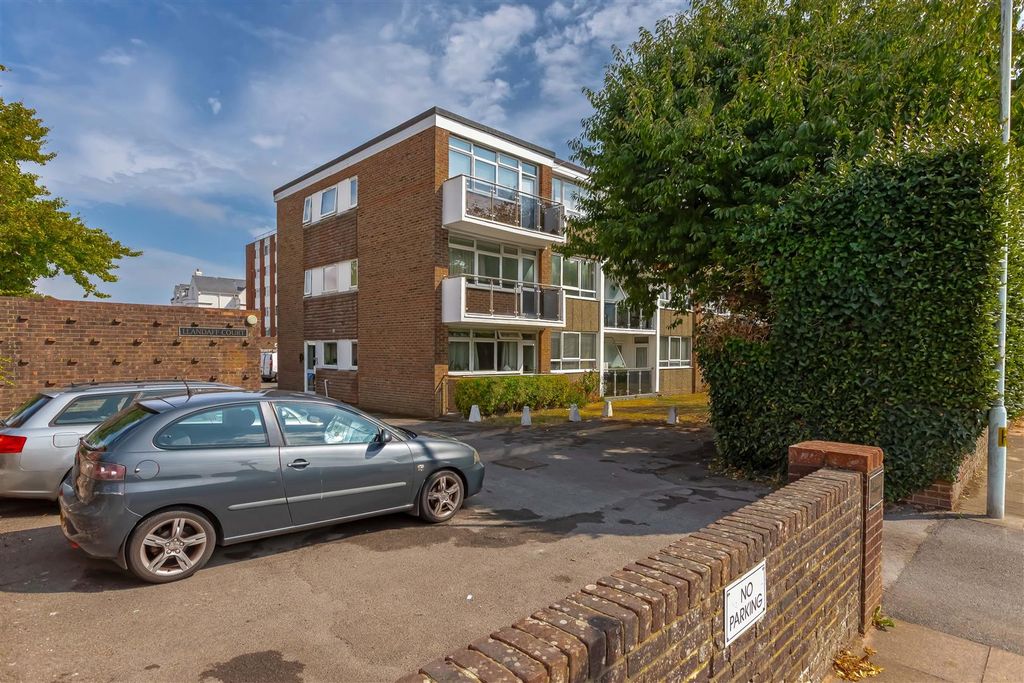 Property photo 1 of 13 Llandaff Court_12.Jpg