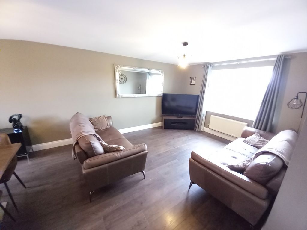 Property photo 2 of 12 Lounge