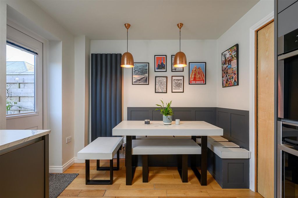 Property photo 2 of 16 Dining Area