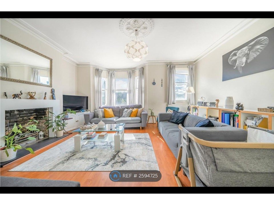 Property photo 1 of 6 Large Living Room