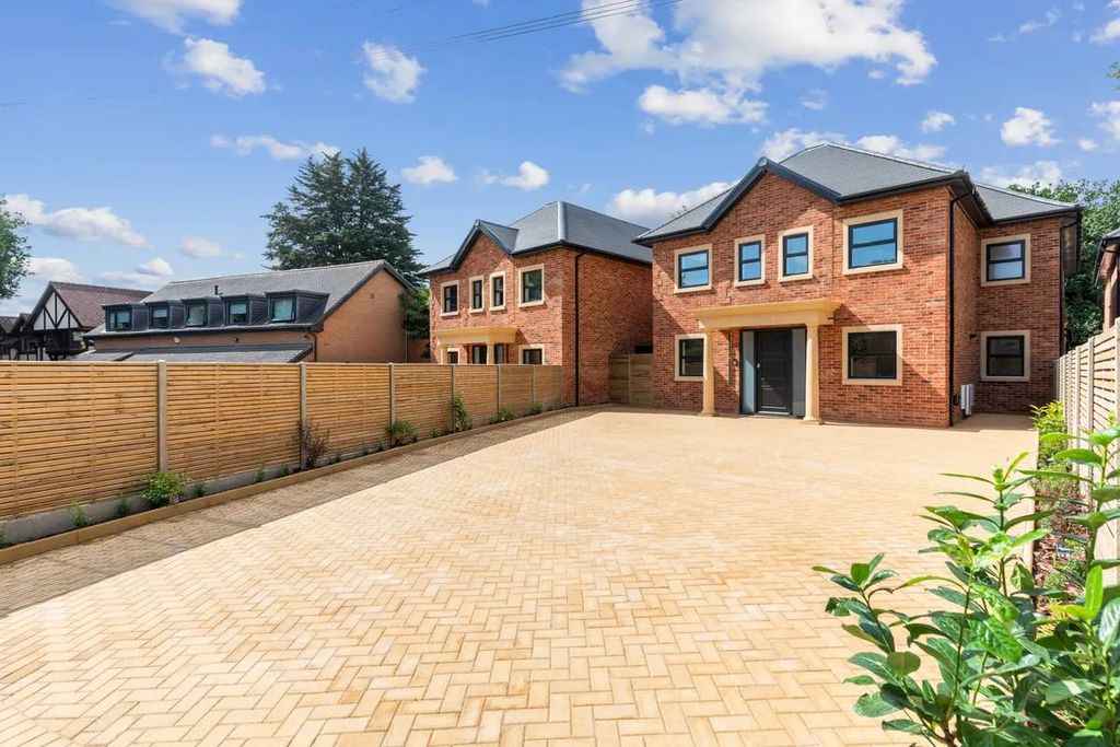 Property photo 1 of 14 5 Bed Detached House To Rent Pipers Green Lane, Edgware Ha8