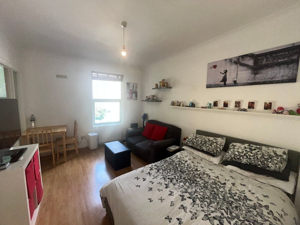 Property photo 2 of 5