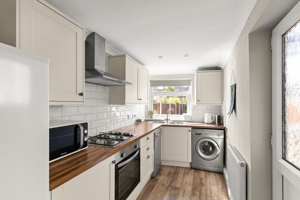 Property photo 3 of 16 Kitchen