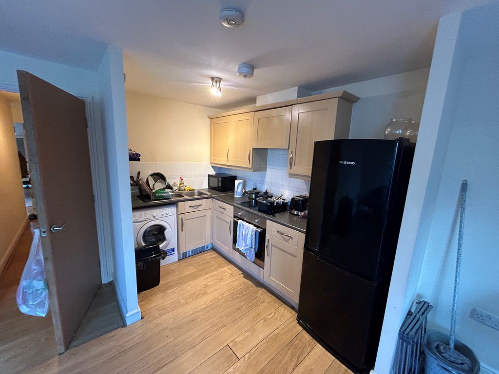 Property photo 1 of 8 Kitchen