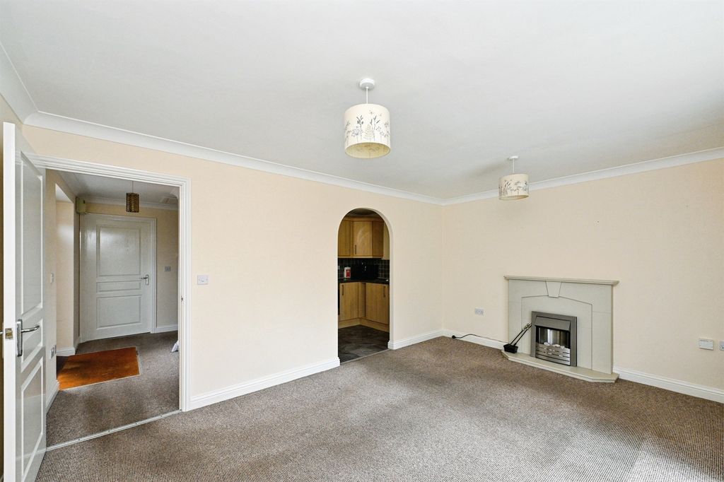 Property photo 2 of 16