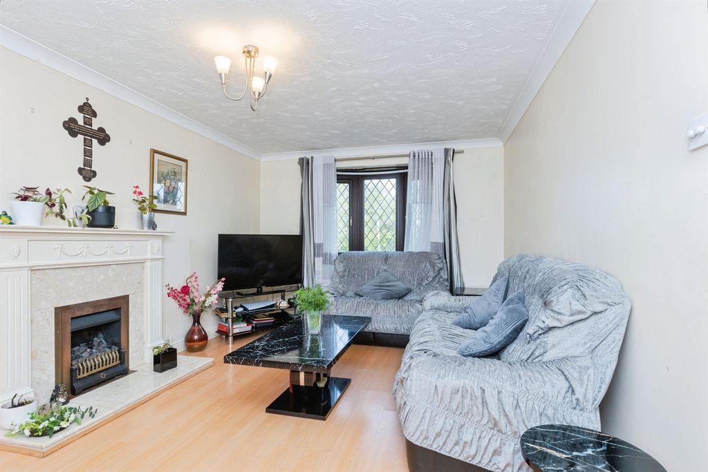 Property photo 2 of 19