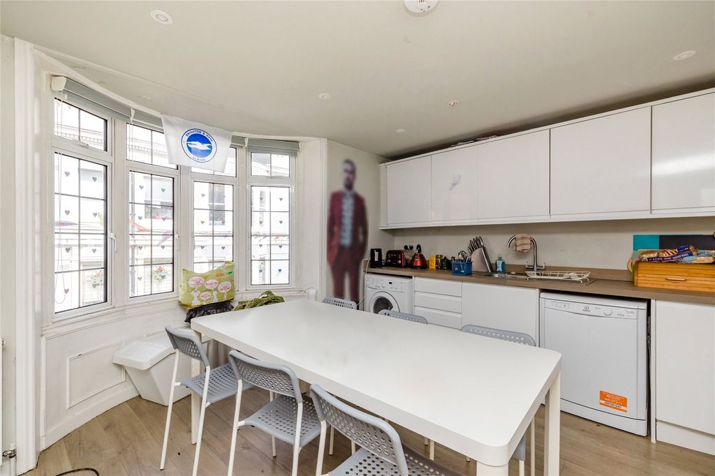 Property photo 2 of 16 Kitchen