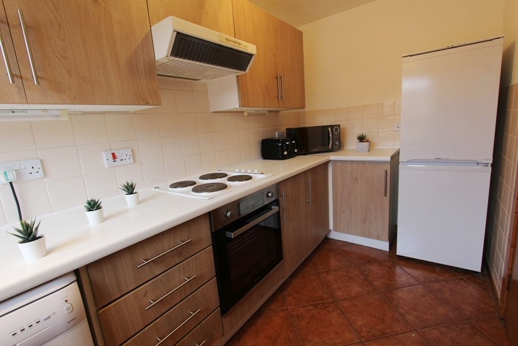 Property photo 3 of 9 Kitchen