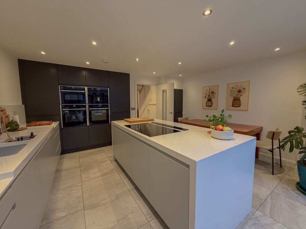 Property photo 3 of 32 4790853