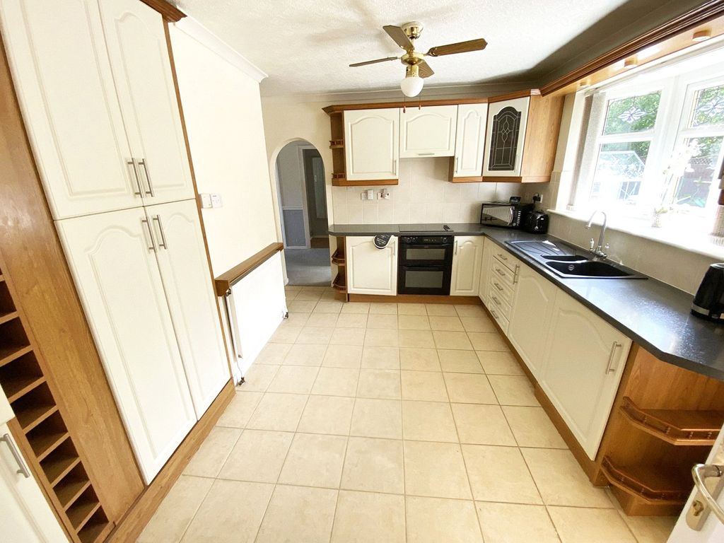 Property photo 2 of 10 Picture No. 28