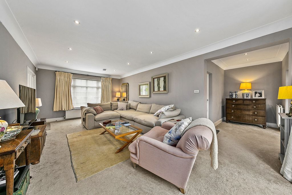 Property photo 3 of 18