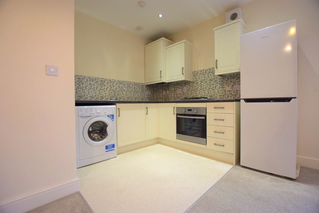 Property photo 3 of 7 10 College - Kitchen