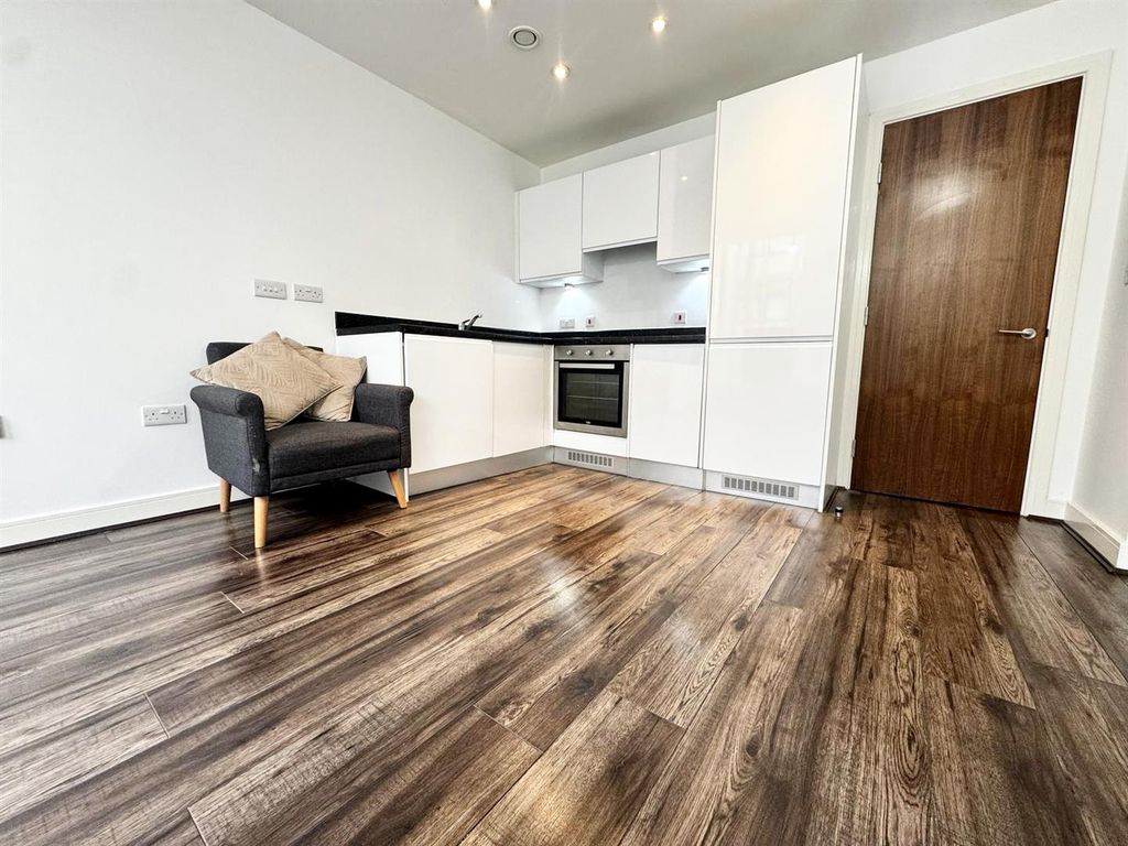 Property photo 2 of 5 F6E6E9Cb-Ac79-4287-Ad8B-E01Aa77Fa6A9.Jpg