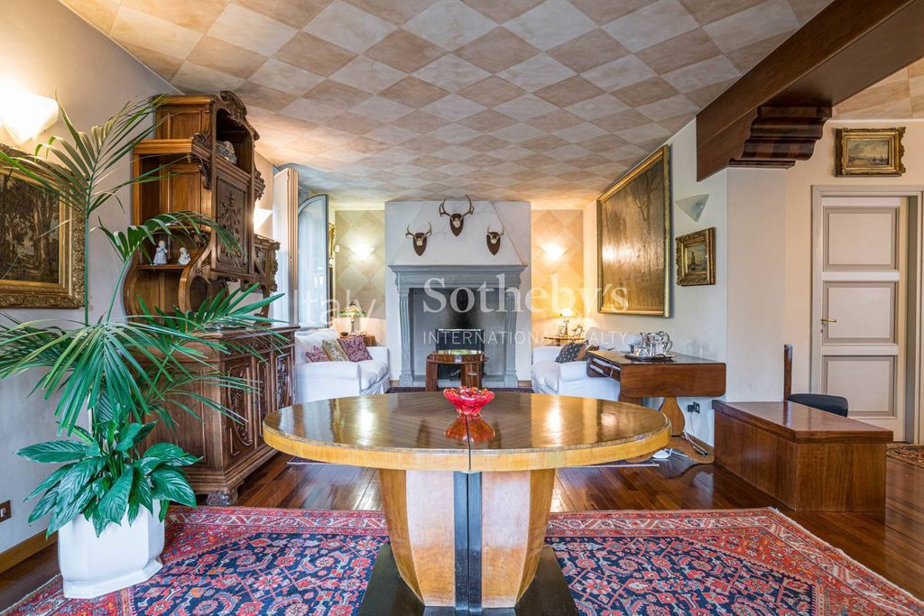 Property photo 2 of 39