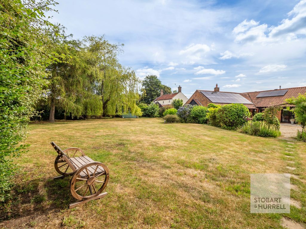 Property photo 3 of 51 Lawn Garden