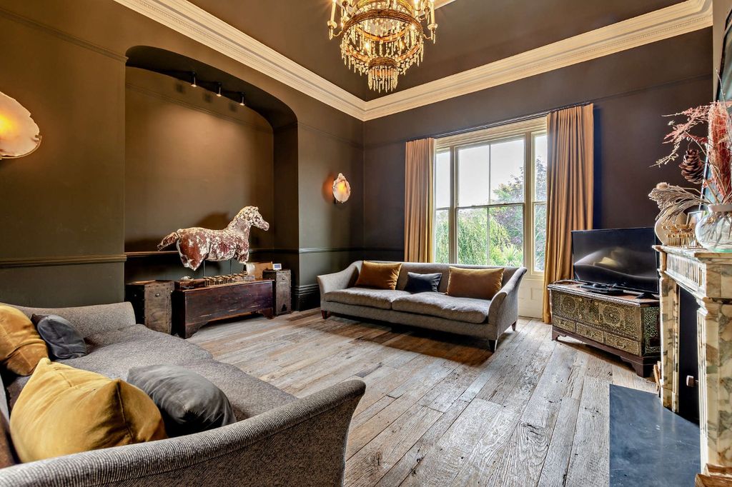 Property photo 3 of 30 Sitting Room