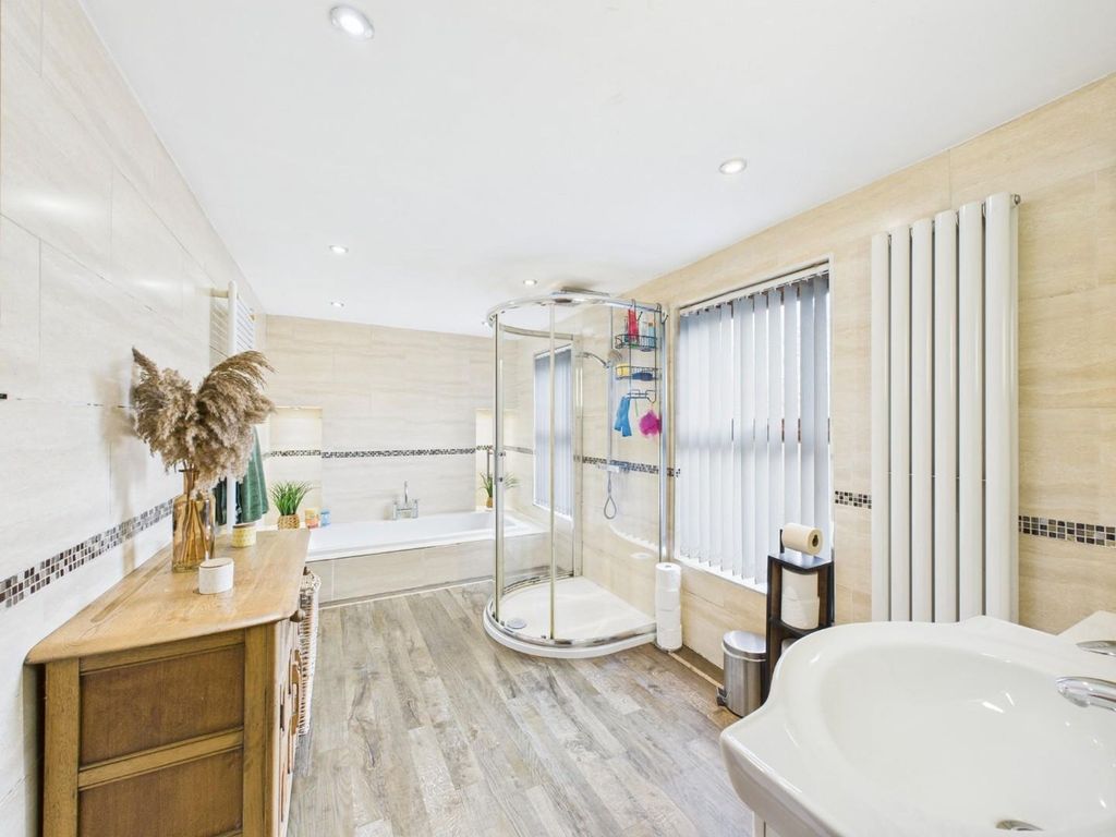 Property photo 3 of 25 Cam03066G0-Pr0036-Still007.Jpg