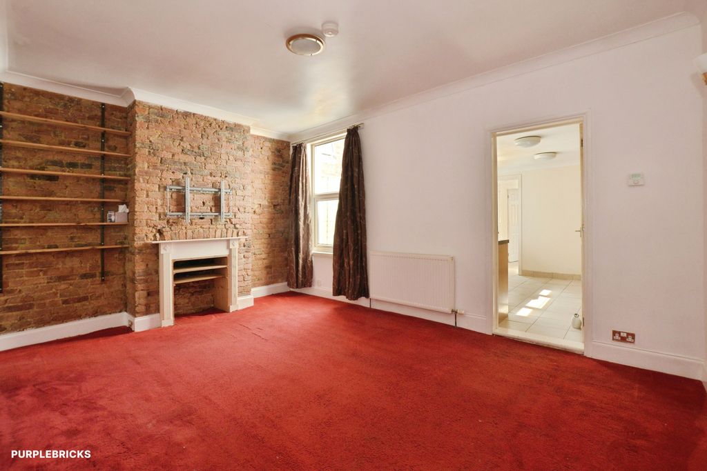 Property photo 3 of 27 Living Room