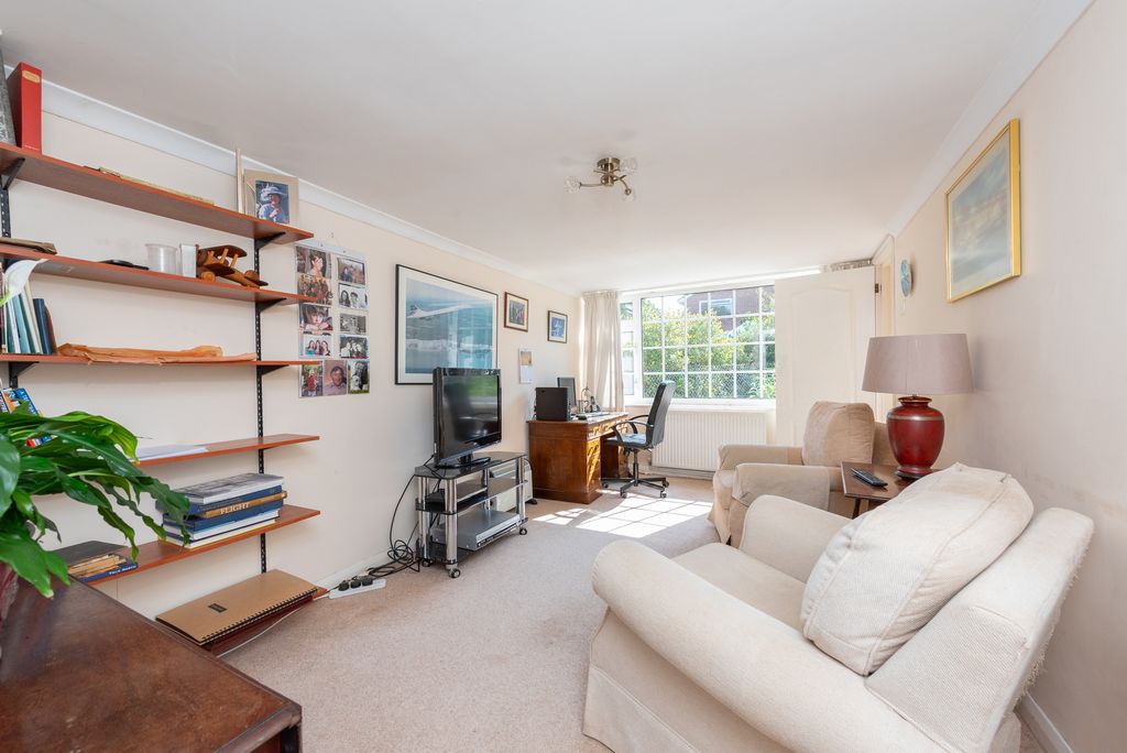 Property photo 3 of 12 59 Cambridge Rd8