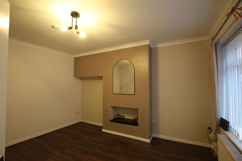 Property photo 2 of 18 Lounge 1