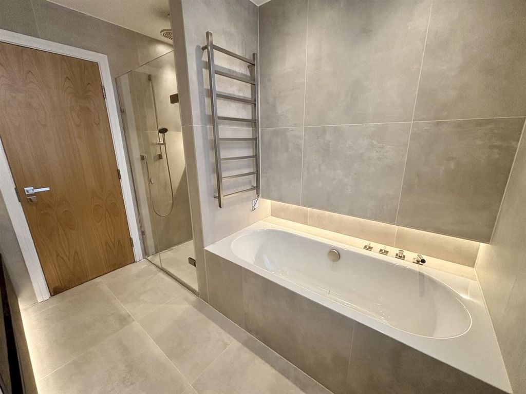 Additional image 9 of 2 bed flat to rent22 Beech Hill, Barnet EN4