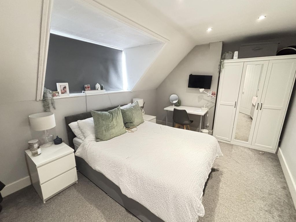 Property photo 1 of 23 A Bright And Tidy Bedroom Featuring A Large Double...