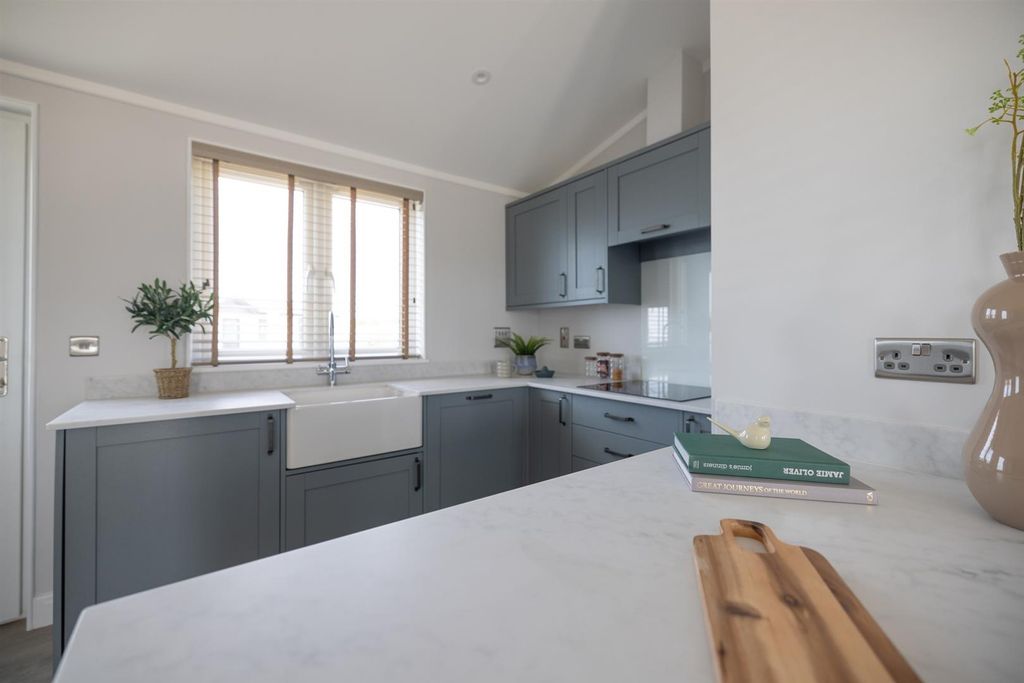 Property photo 3 of 11 Kit3.Jpg