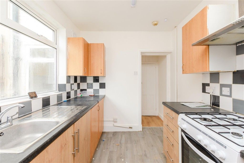 Property photo 3 of 8 Kitchen