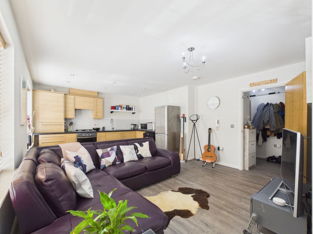 Property photo 2 of 10 Lounge Kitchen