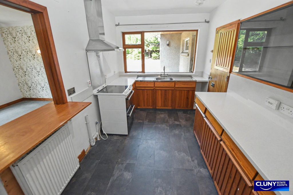 Property photo 3 of 25