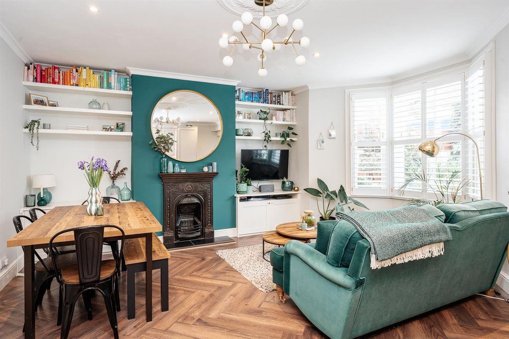 Property photo 3 of 19 Stroud Green Rd-3.Jpg