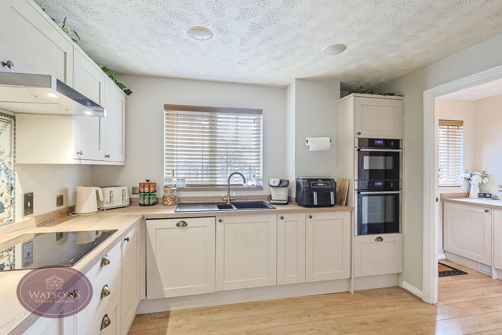 Property photo 3 of 32