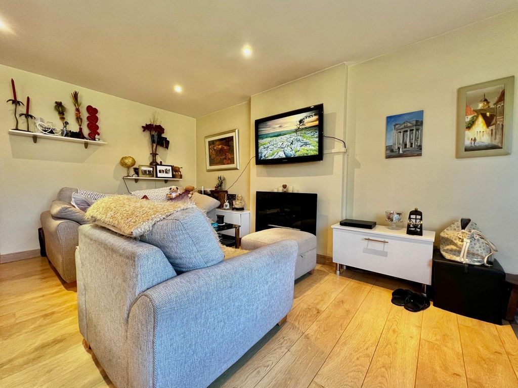 Property photo 3 of 15 Picture No. 08