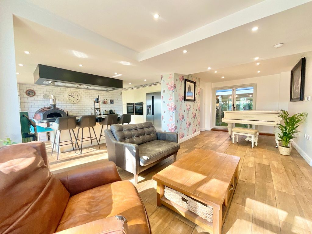 Property photo 3 of 53