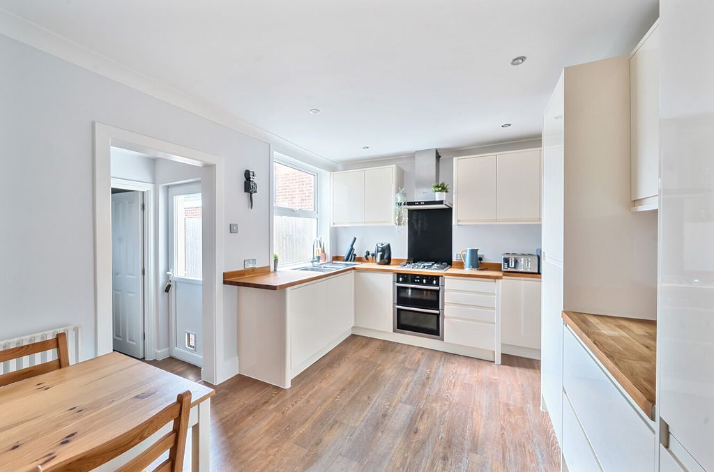 Property photo 2 of 14 1341451-24-68A5B2...