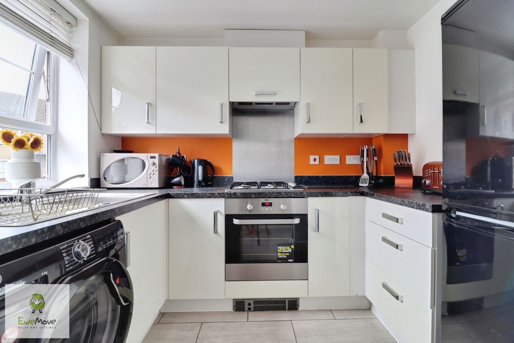 Property photo 3 of 12 Kitchen Ewemove Cannock