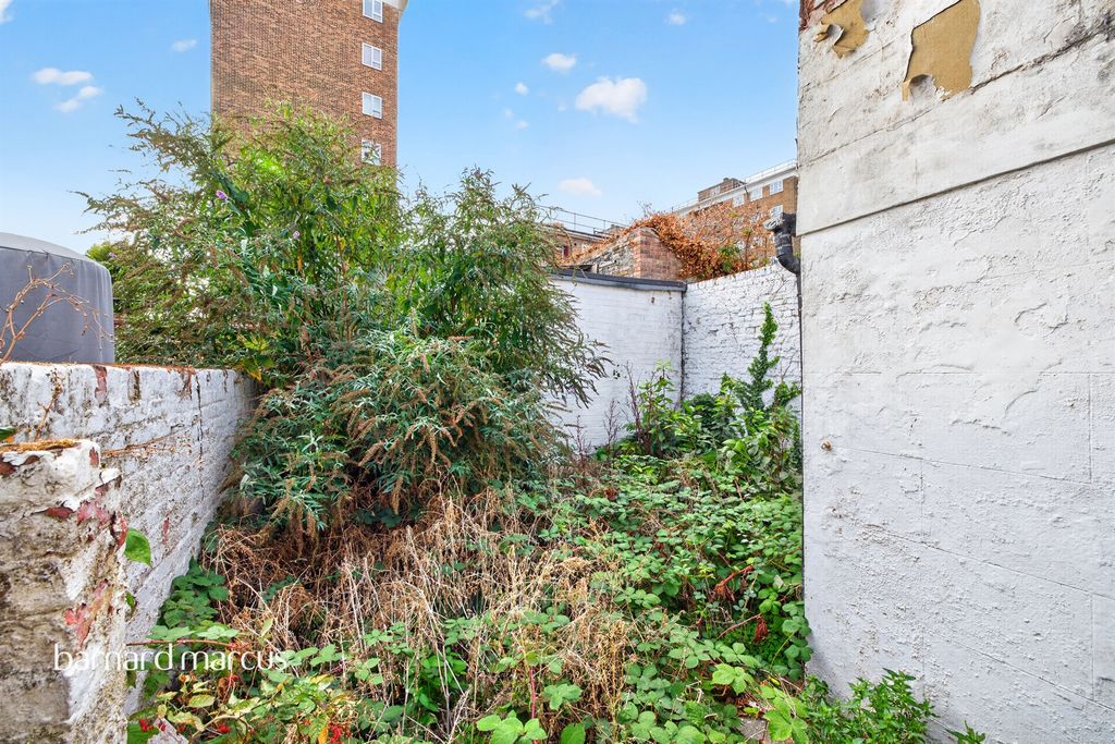 Property photo 3 of 12