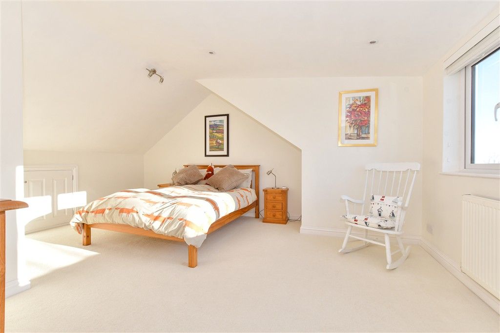 Property photo 1 of 18 Bedroom 1