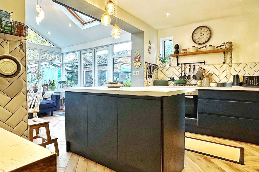 Property photo 3 of 18 Kitchen