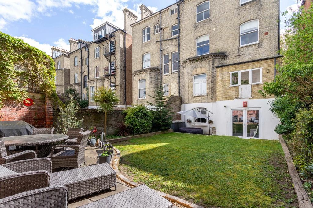 Property photo 2 of 20 Cromwell Road-20.Jpg