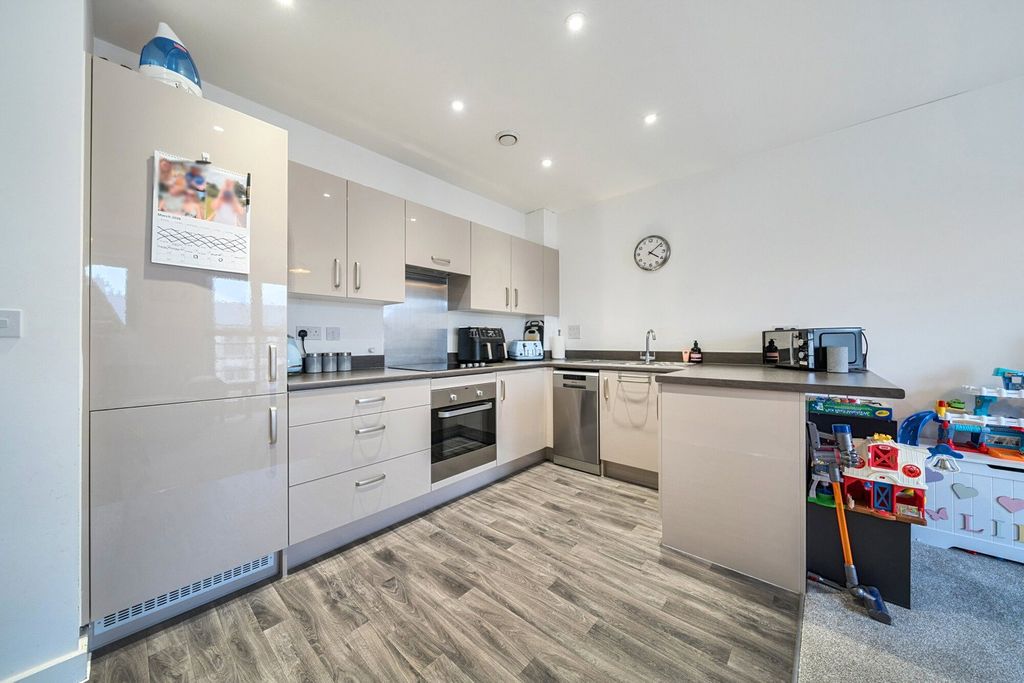 Property photo 2 of 19 Kitchen