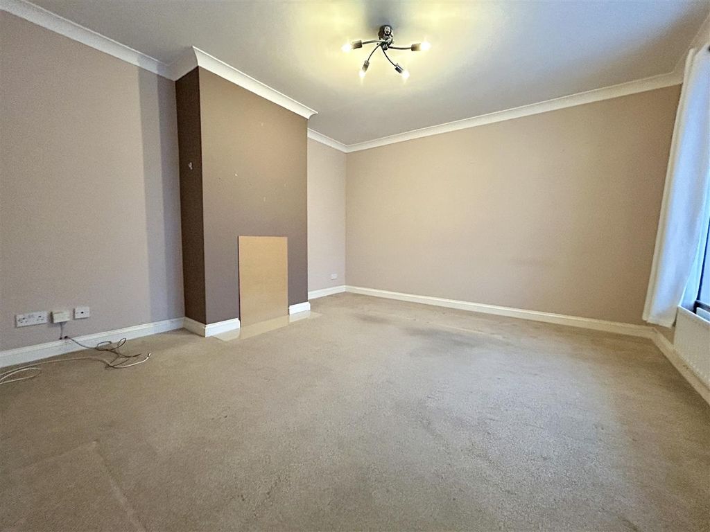 Property photo 3 of 14 Living Room