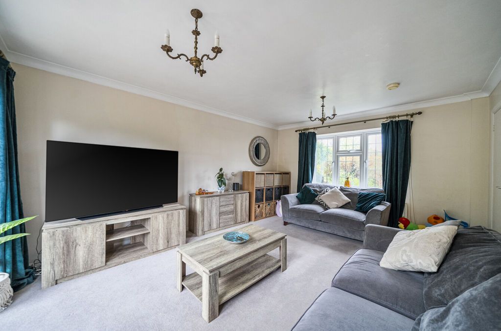 Property photo 3 of 18 Photo 16