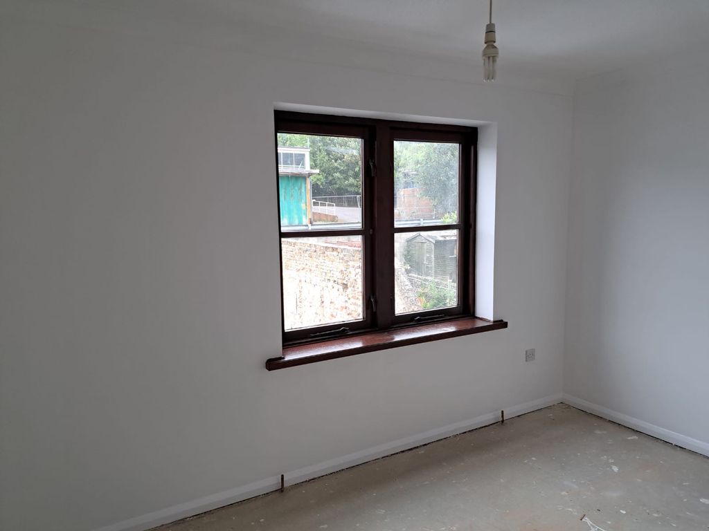 Property photo 3 of 9 Photo 1