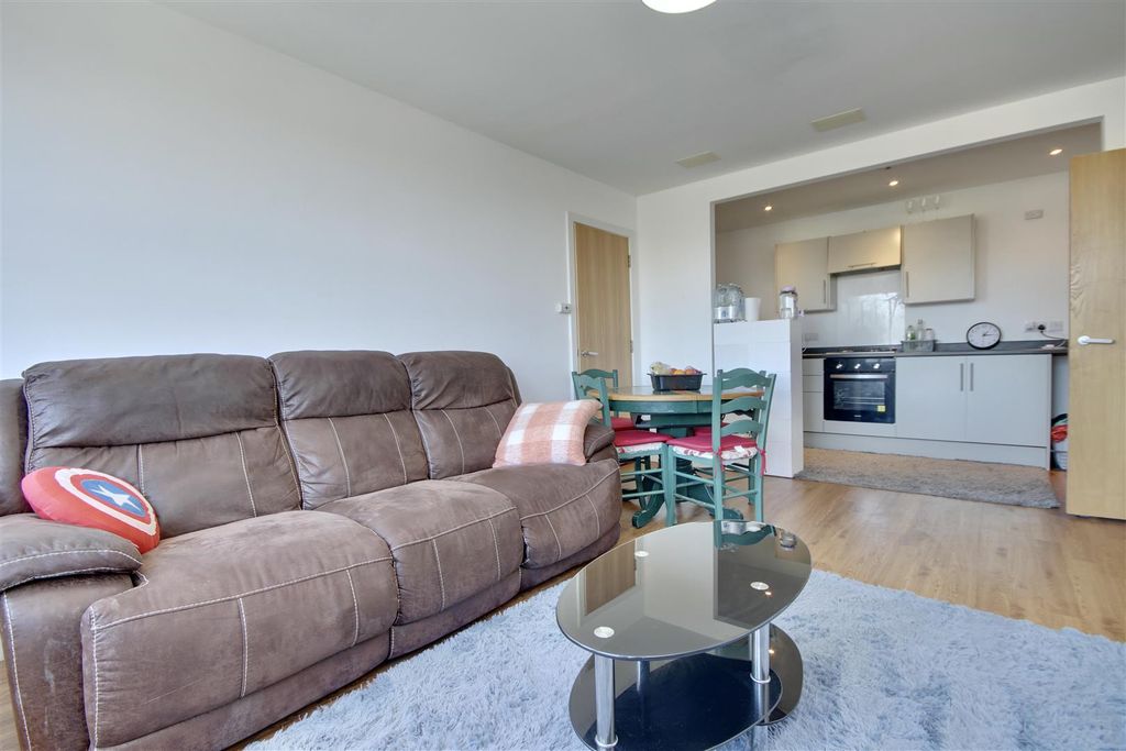 Property photo 3 of 11 94C75B06-F70B-42B3-97A7-Aed1E9642E69_1_201_A.Jpeg