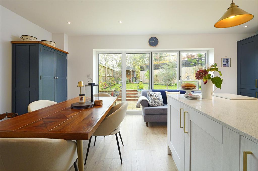 Property photo 3 of 31