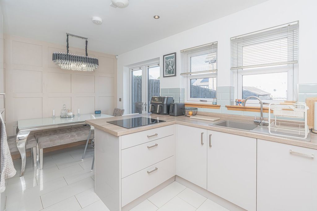Property photo 2 of 40