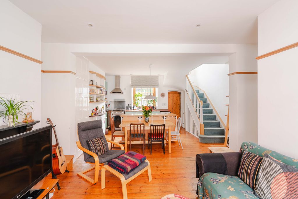 Property photo 2 of 25 5