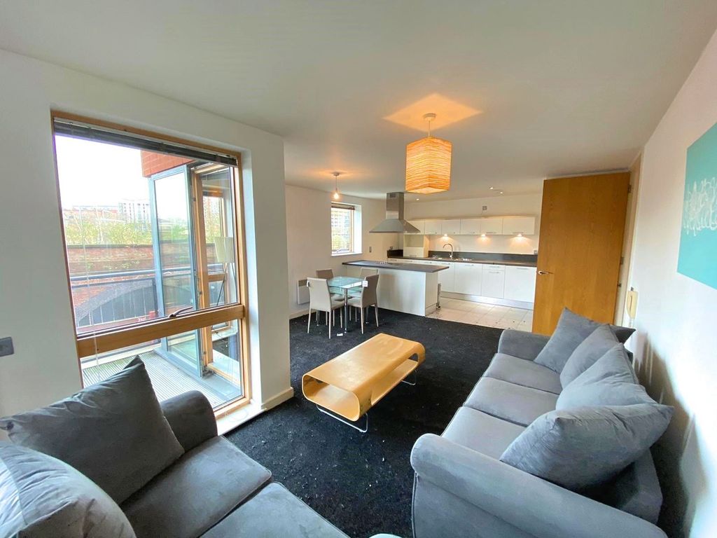 Property photo 2 of 10 Lounge