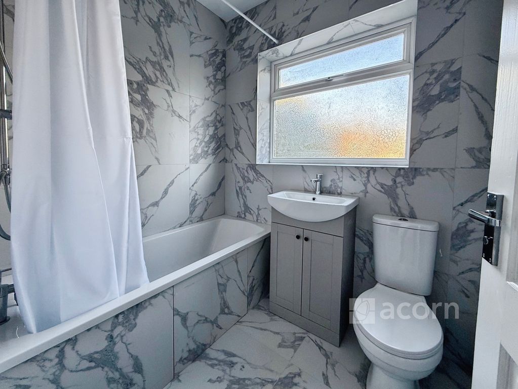 Property photo 3 of 12 64Dbfb64--4426-82...